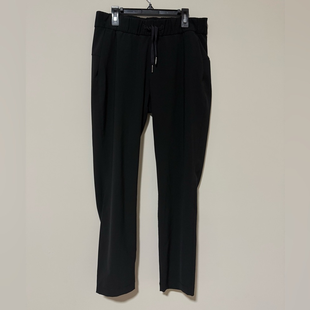 Lululemon Athletica Black Ankle Pants. Like New Condition. Size 6